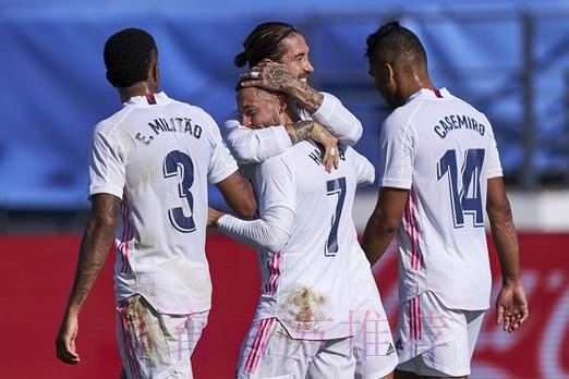 西甲-阿扎尔建功本泽马梅开二度 皇马4-1韦斯卡 西甲-阿扎尔建功本泽马梅开二度 皇马4-1韦斯卡