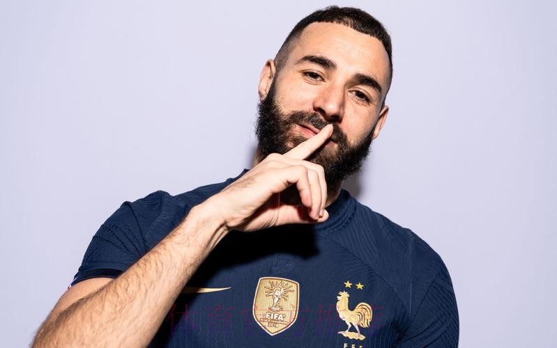 本泽马社媒晒图：休整下 然后以更强的姿态回归